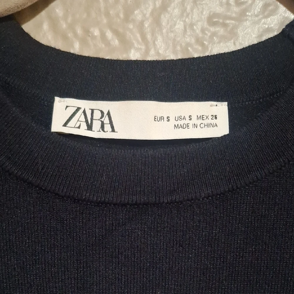 Zara Women's Black and White Striped Crew Neck Sweater Size S
